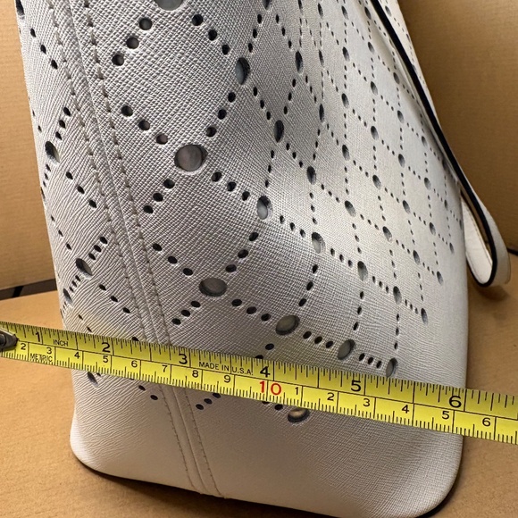 Michael Kors Violet Leather Large Carryall Tote Bag Purse Optic White - Picture 4 of 8